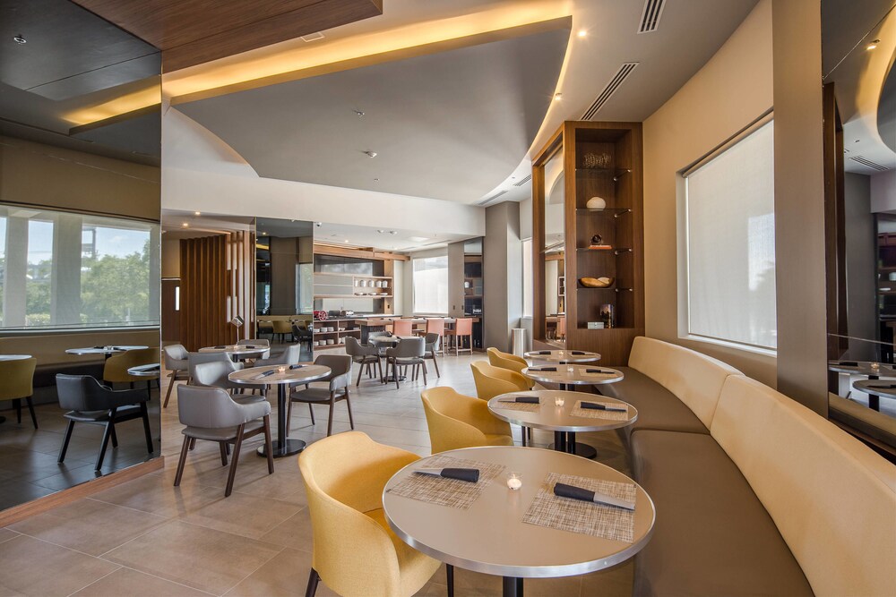 Restaurant, AC Hotel by Marriott Guadalajara Expo