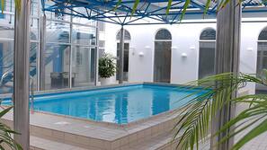 Indendørs pool