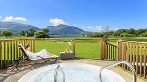 Outdoor spa bath