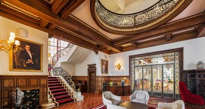 Infante Sagres – Luxury Historic Hotel