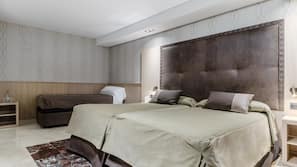 1 bedroom, in-room safe, desk, blackout curtains