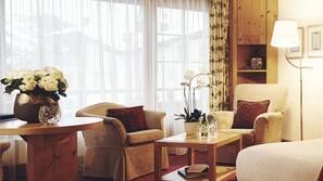 Hochwertige Bettwaren, Minibar, Zimmersafe, Schreibtisch