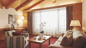 Hochwertige Bettwaren, Minibar, Zimmersafe, Schreibtisch