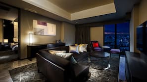 Down comforters, minibar, in-room safe, desk
