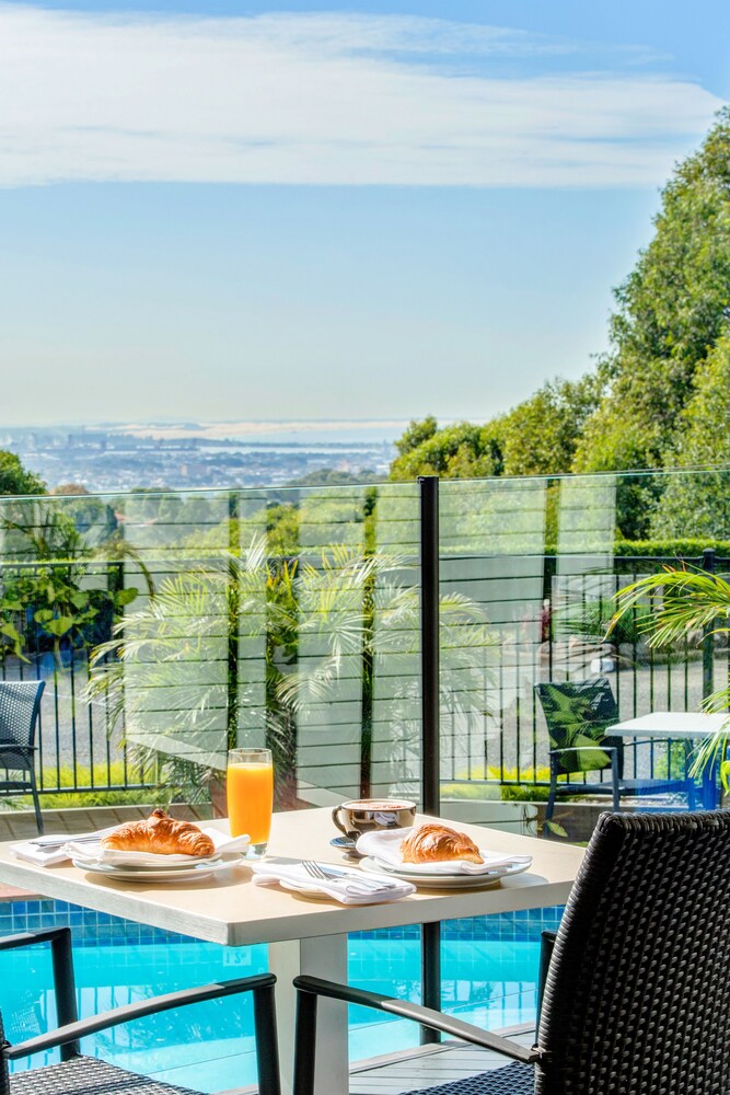 Mercure Charlestown