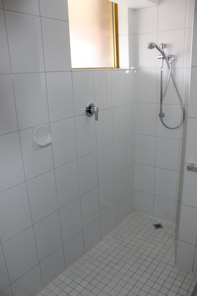 Bathroom shower, Mid City Ballarat