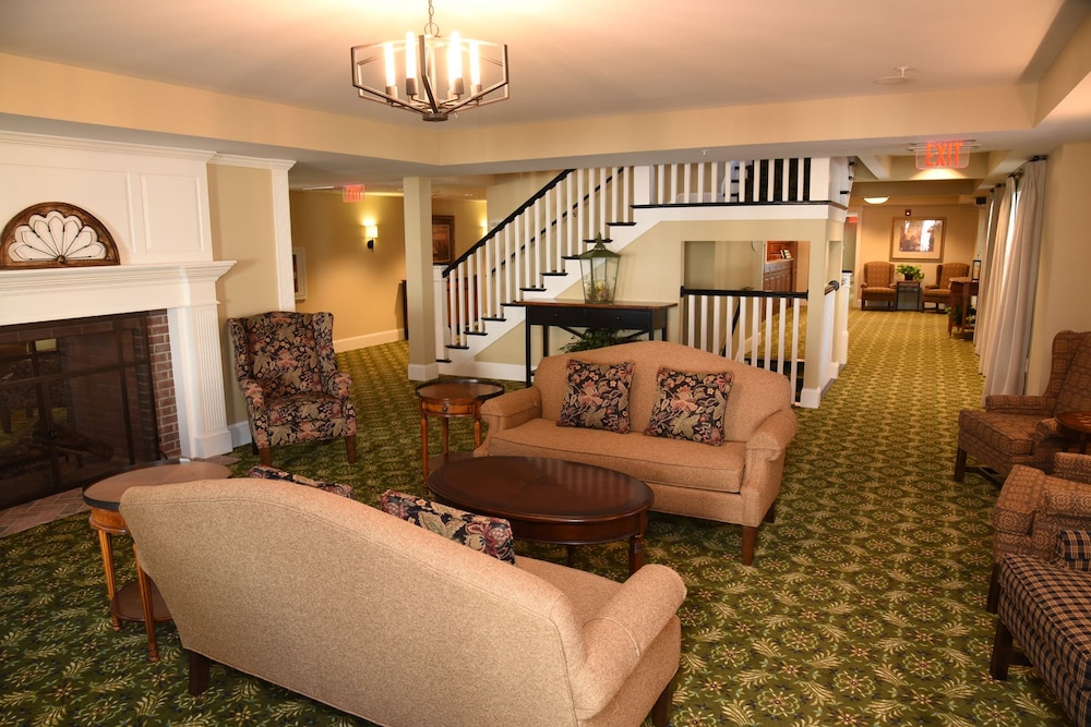 Publick House Historic Inn and Country Motor Lodge