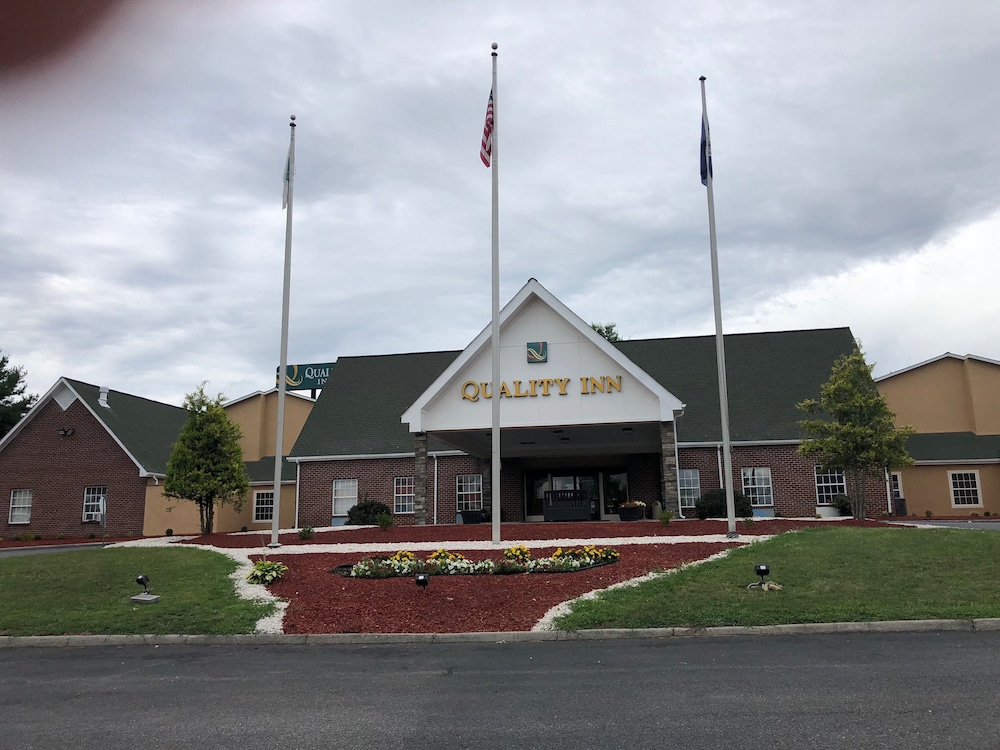 Quality Inn 2019 Pictures Reviews Prices Deals Expediaca - 