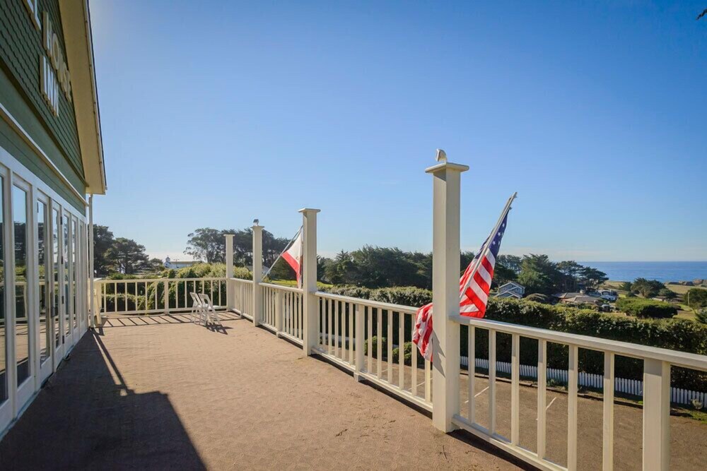 Terrace/patio, Hill House Inn