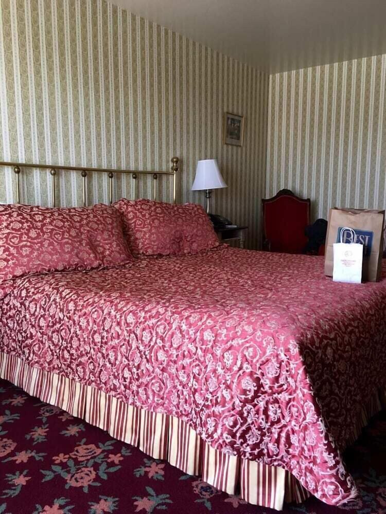 Room, Hill House Inn