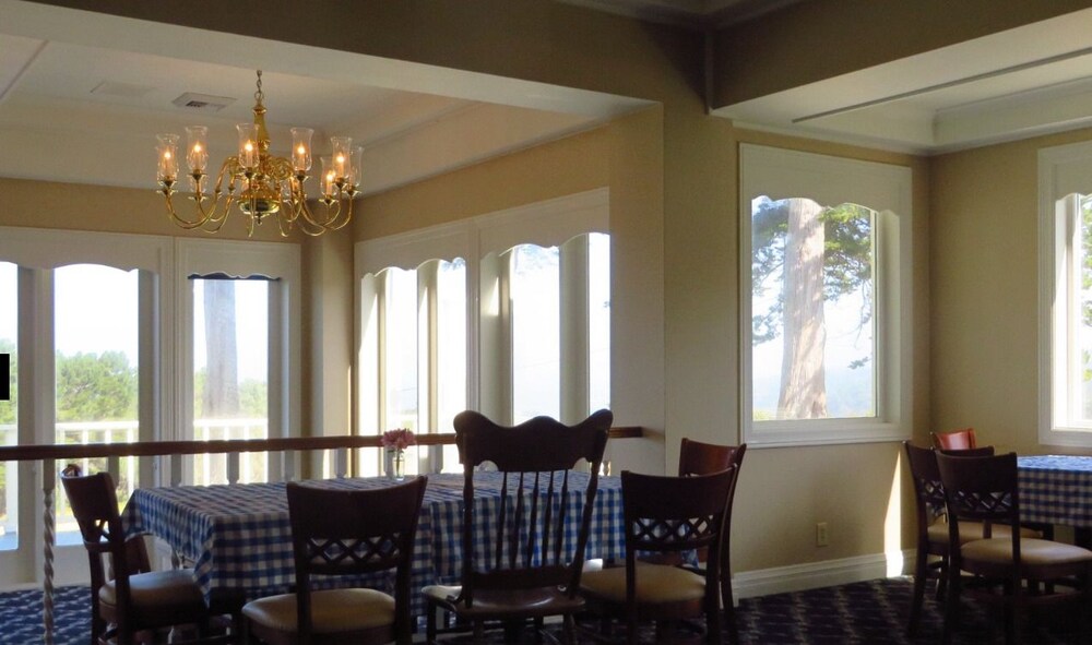 Breakfast area, Hill House Inn