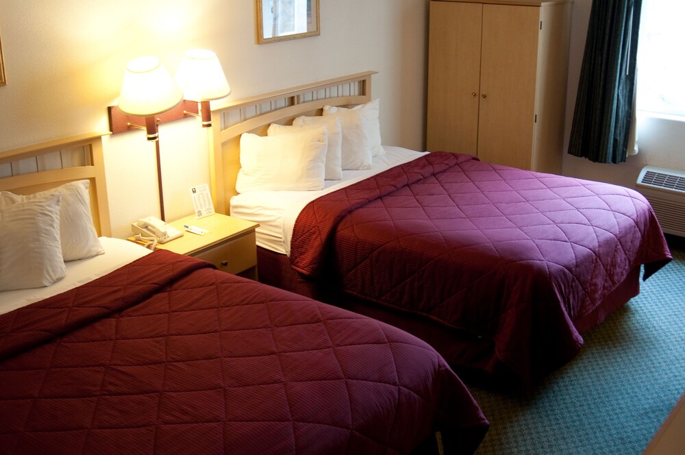 Lamplighter Inn & Suites