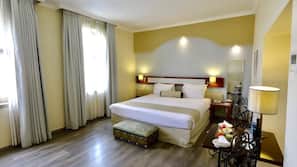 Premium bedding, in-room safe, desk, free WiFi