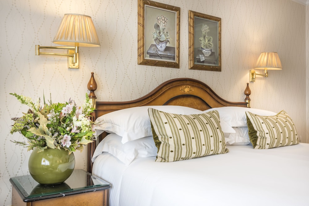 The Capital Hotel, Apartments & Townhouse