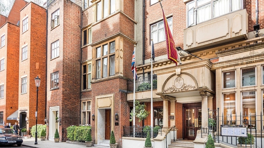 The Capital Hotel, Apartments & Townhouse
