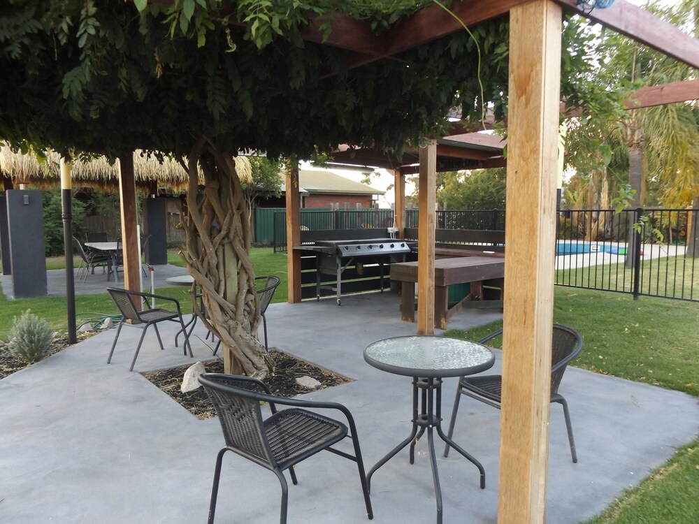 Federation Motor Inn