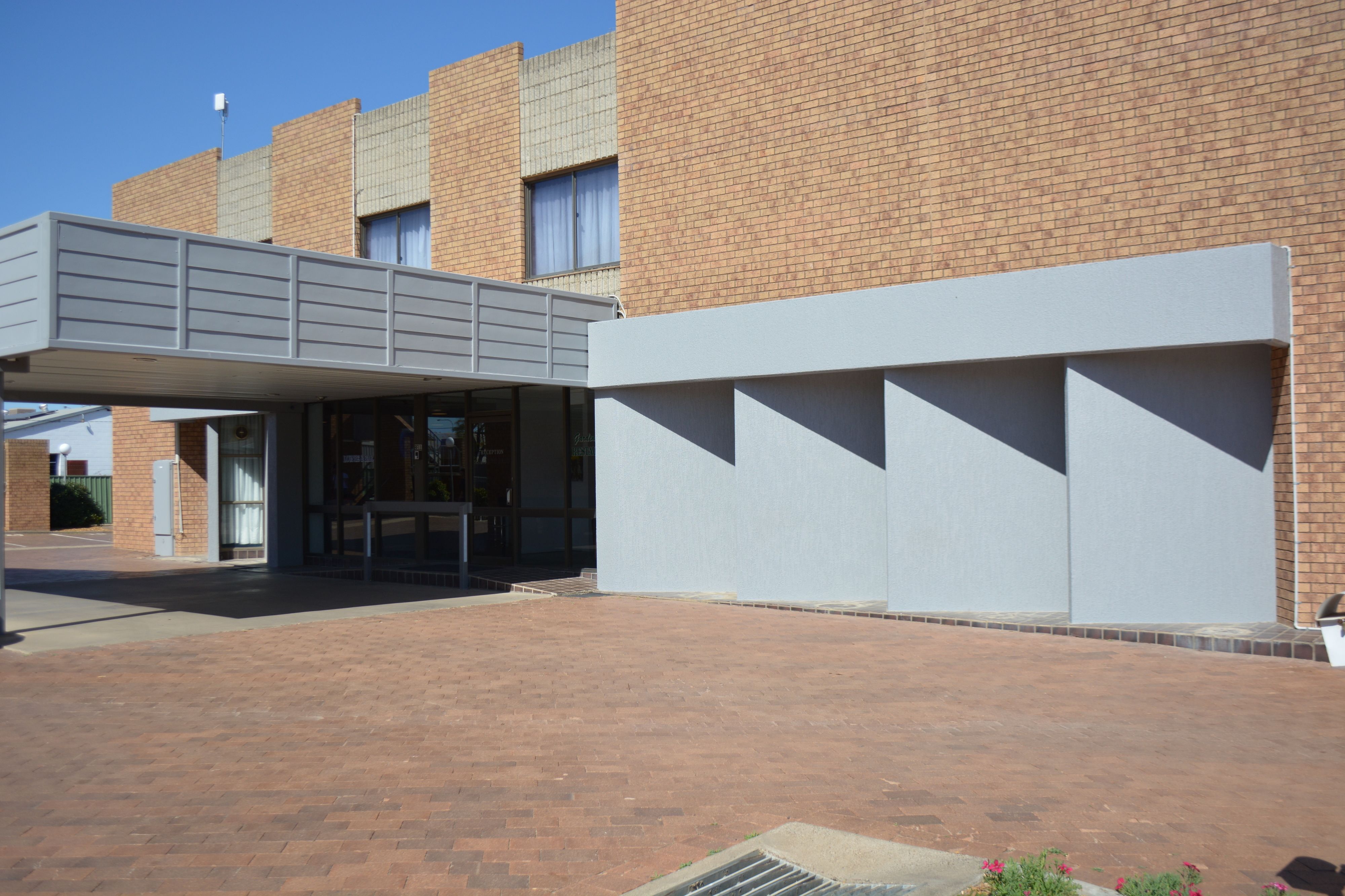 Spa Village Travel Inn