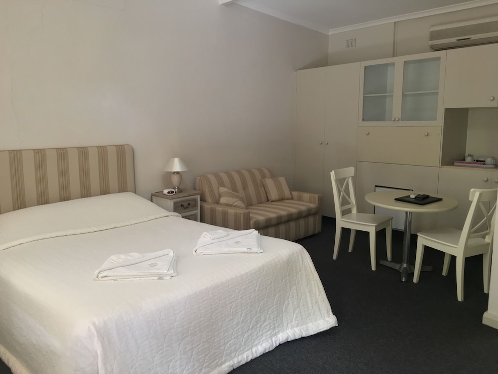 Town & Country Motel