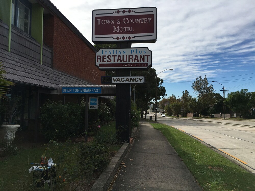 Town & Country Motel