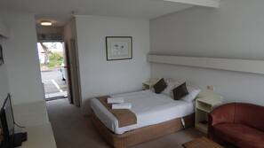 Desk, laptop workspace, iron/ironing board, free WiFi