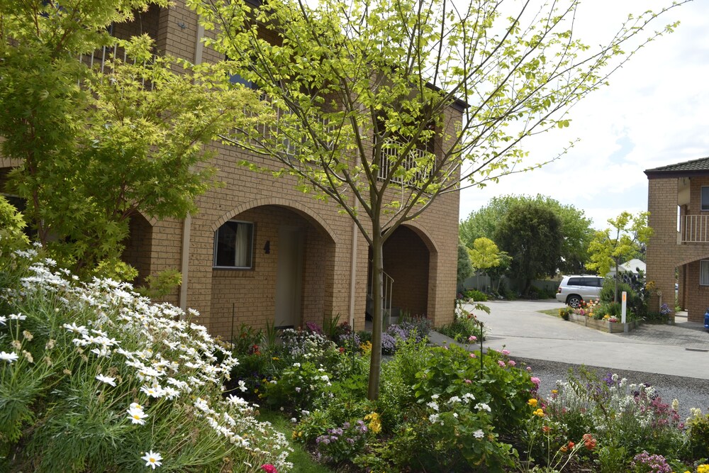 Garden, Colac Mid City Motor Inn