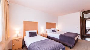 Minibar, desk, iron/ironing board, WiFi