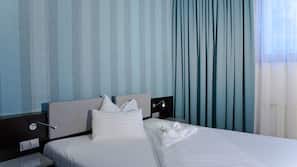 Roupas de cama antialérgicas, frigobar, cofres nos quartos, escrivaninha