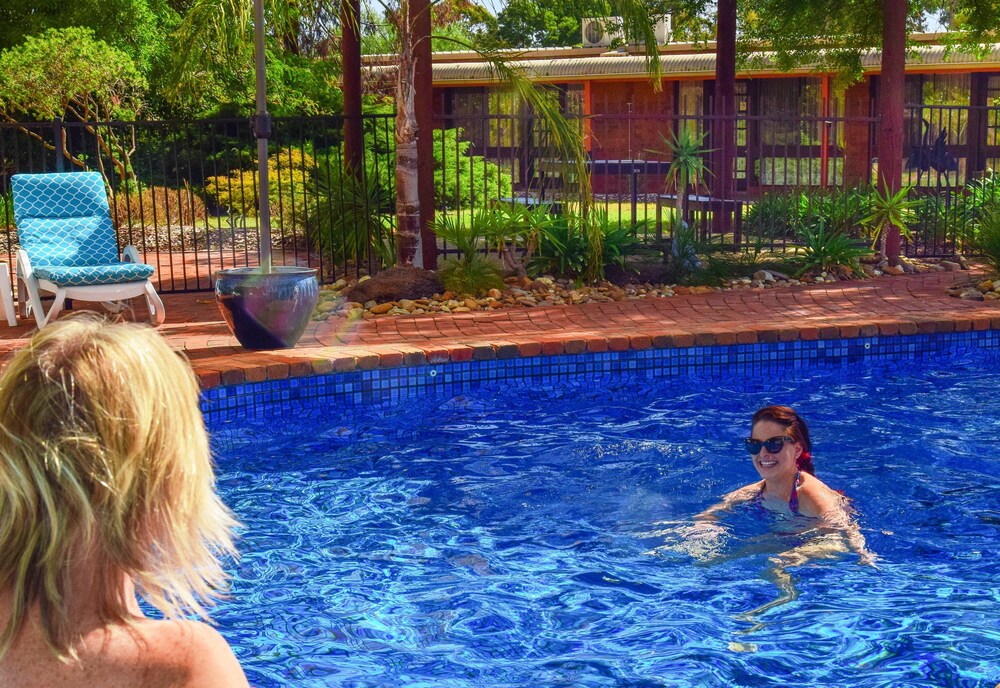 Outdoor pool, River Country Inn