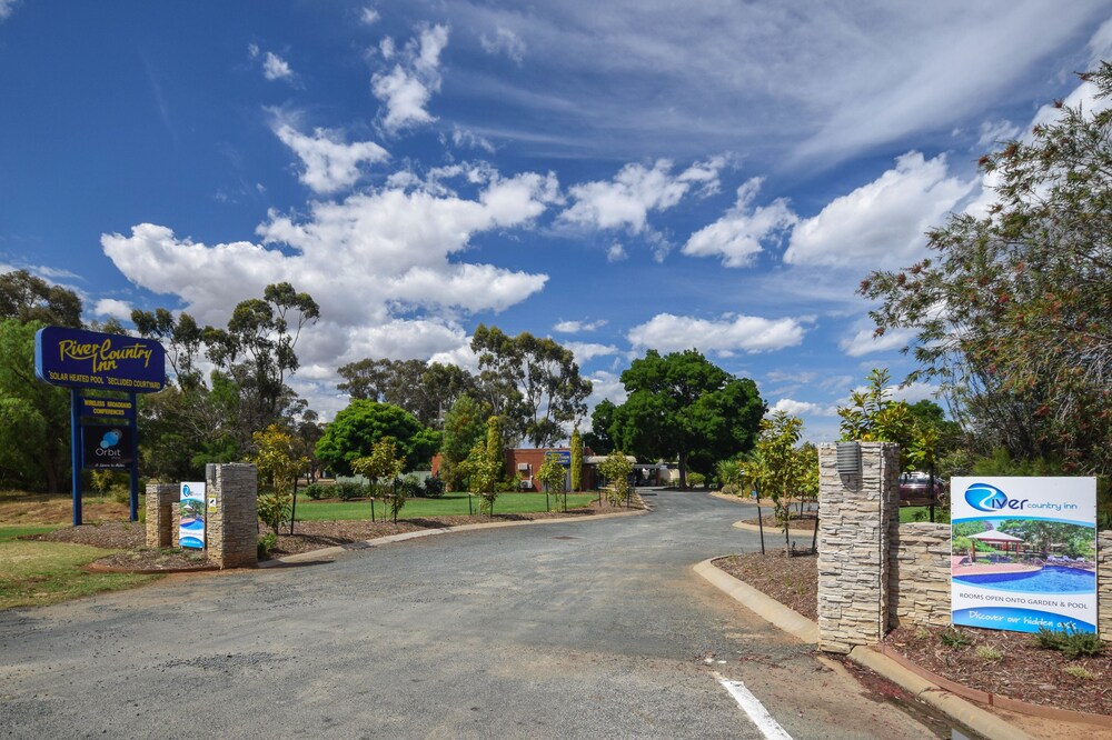 Property entrance, River Country Inn