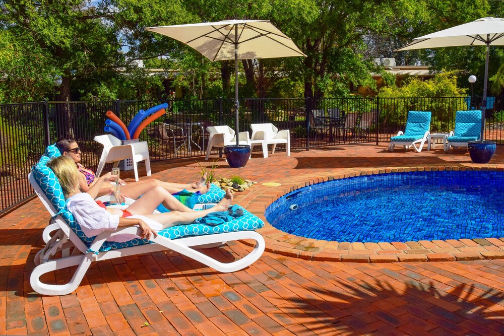 Outdoor pool, River Country Inn