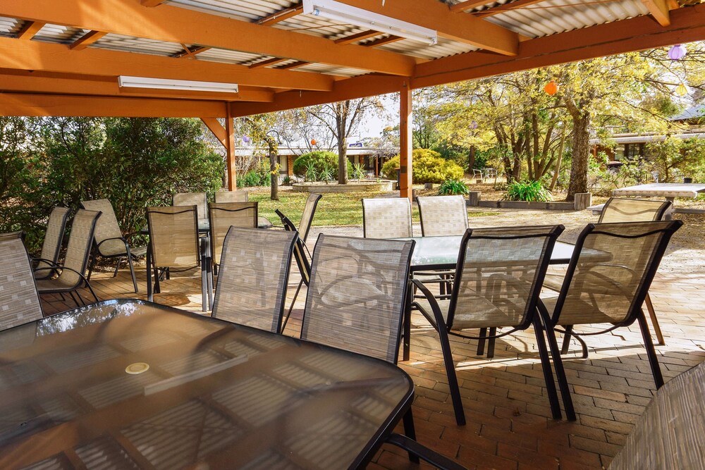 Outdoor dining, River Country Inn