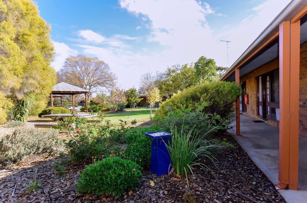 Garden, River Country Inn