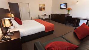 Minibar, in-room safe, desk, iron/ironing board