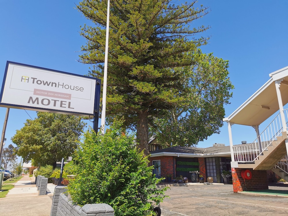 Townhouse Motor Inn