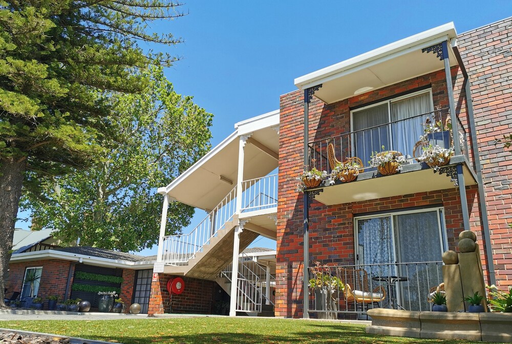 Townhouse Motor Inn