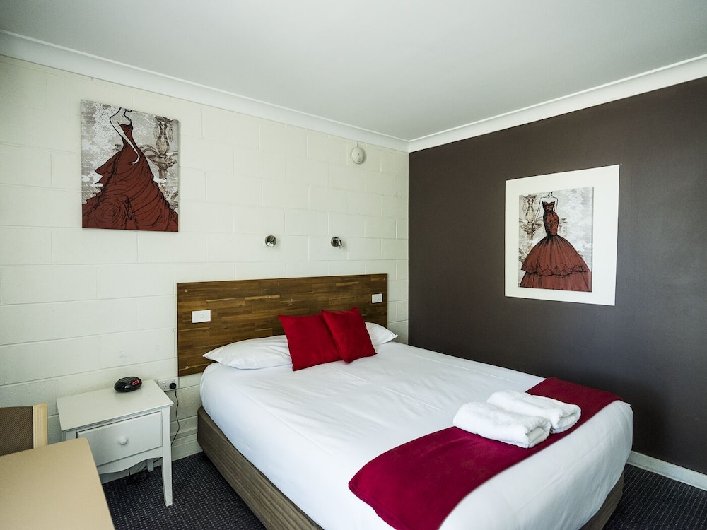 Plainsman Motel