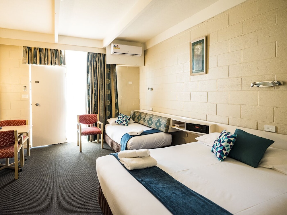 Plainsman Motel