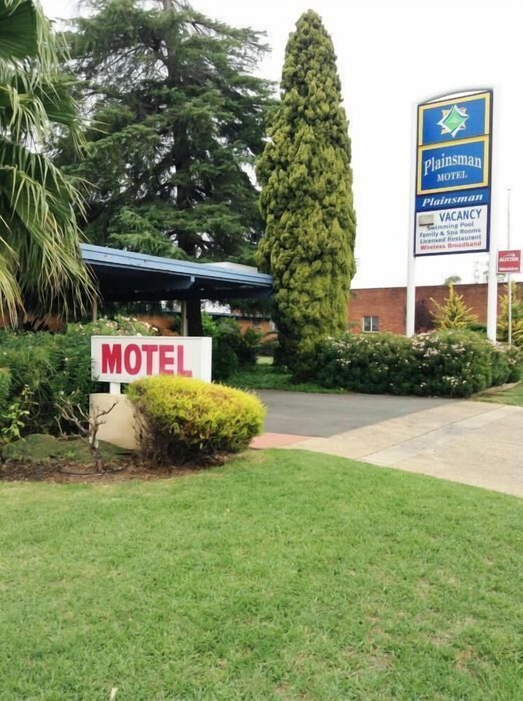 Plainsman Motel