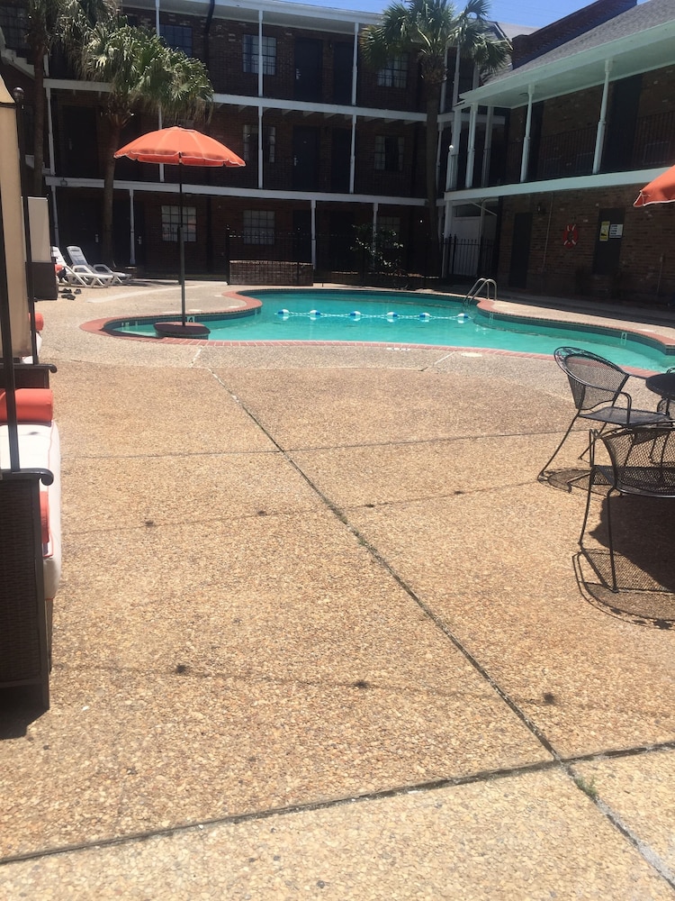 BBQ/picnic area, Midtown Hotel - Downtown New Orleans