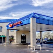 Top 10 Pet Friendly Hotels In Fayetteville Nc 40 Dog Cat Econo Lodge