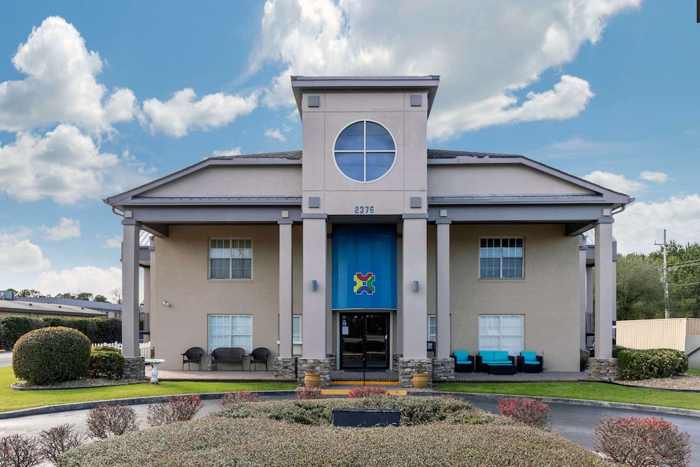 Exterior, Econo Lodge at the University