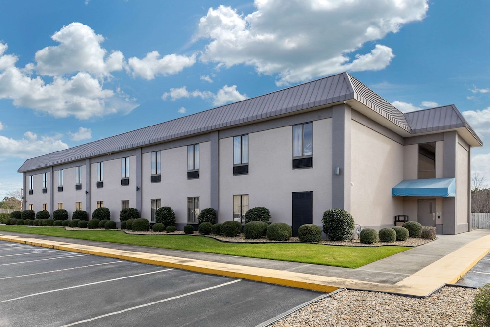 Exterior, Econo Lodge at the University