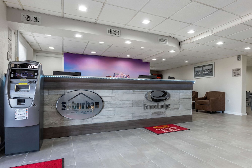 Lobby, Econo Lodge at the University