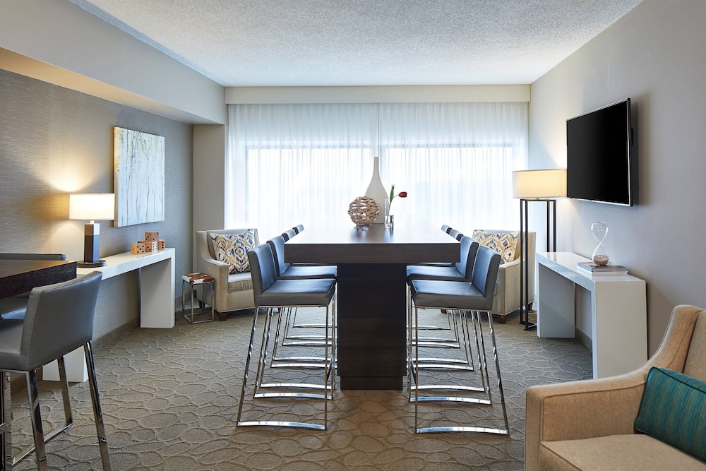 Renaissance Chicago Glenview Suites Hotel