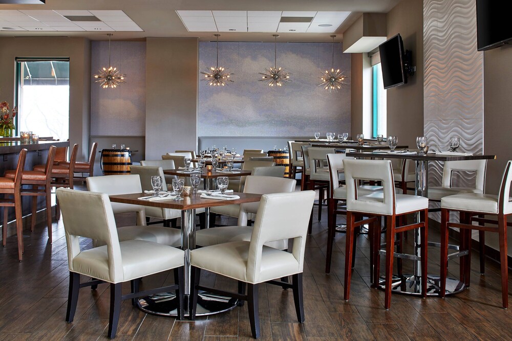 Breakfast area, Renaissance Chicago Glenview Suites Hotel