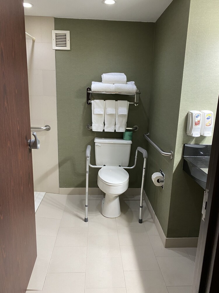 Bathroom, The Atrium Hotel on Third