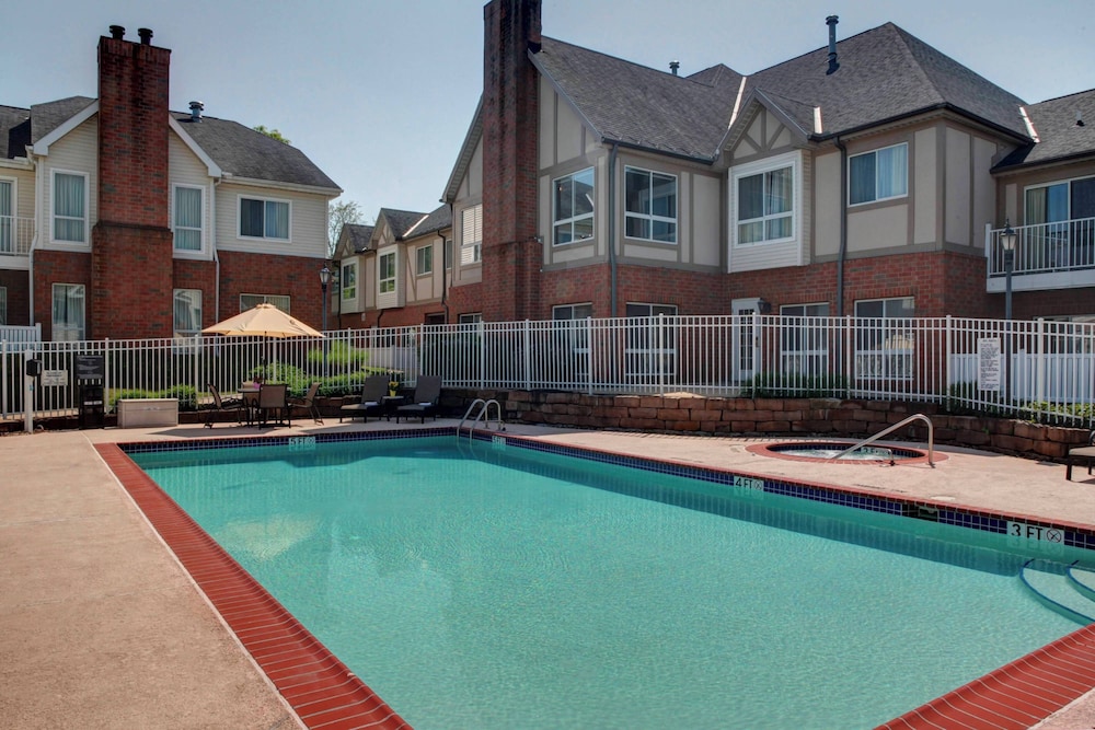 Outdoor pool, Residence Inn by Marriott Cleveland Independence