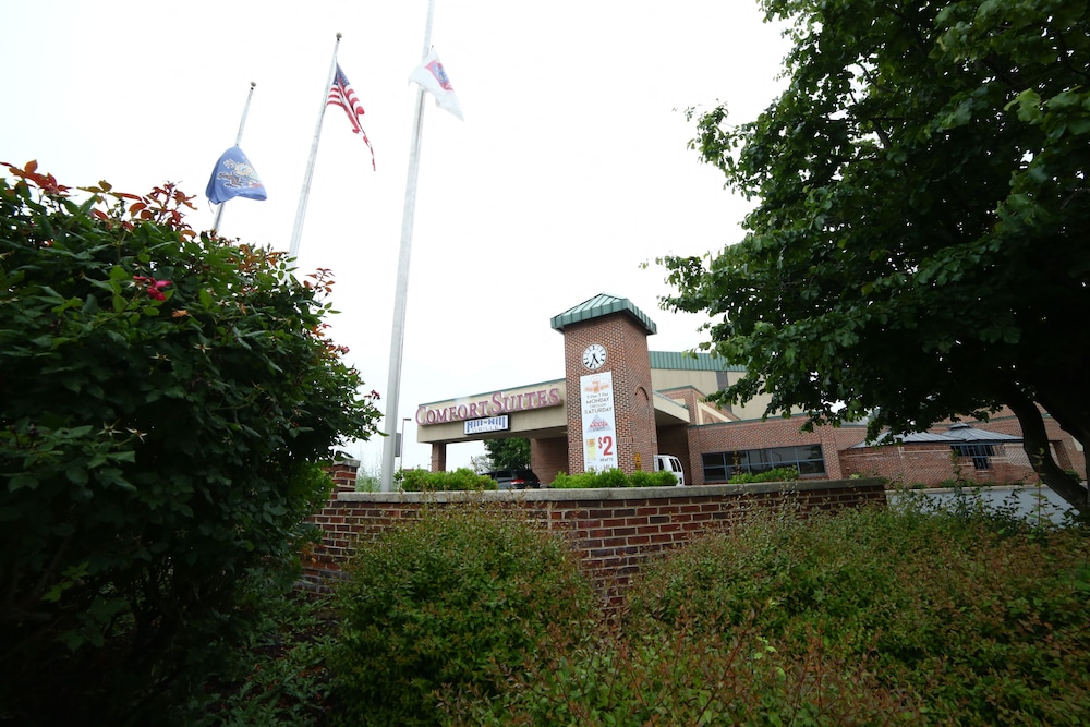 Comfort Suites Bethlehem Near Lehigh University and LVI Airport in