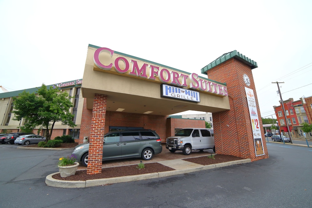 Comfort Suites Bethlehem Near Lehigh University and LVI Airport in