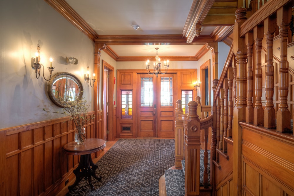 The Hotel Portsmouth 2018 Room Prices 121 Deals Reviews Expedia Sundeck Featured Image Interior Entrance